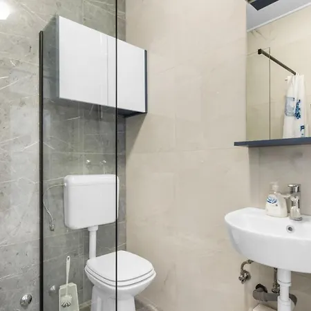 Kalister Apartment *